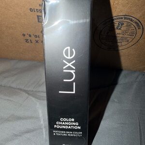 Luxe Color Changing Foundation - Black